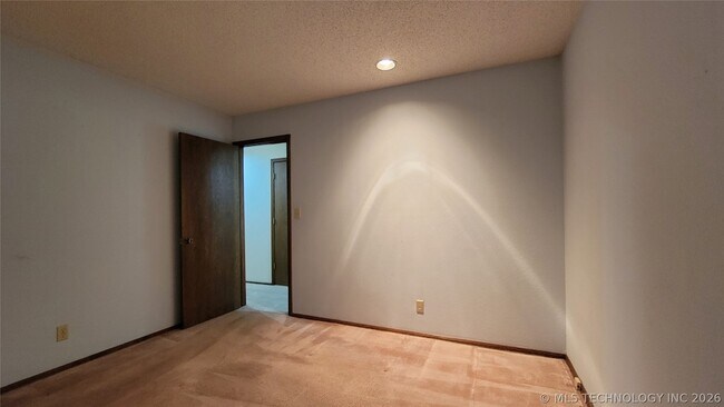 Building Photo - 4027 E 82nd Pl