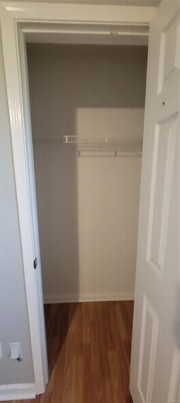 Building Photo - 135 Daffodil Dr