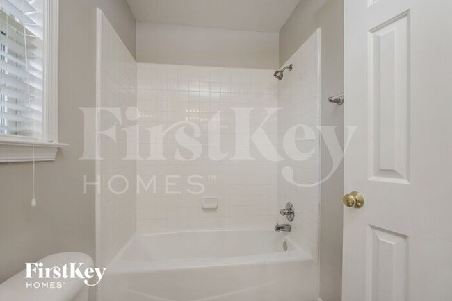 Building Photo - 6107 Black Willow Dr