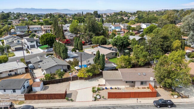 Building Photo - 865 W Hillcrest Dr