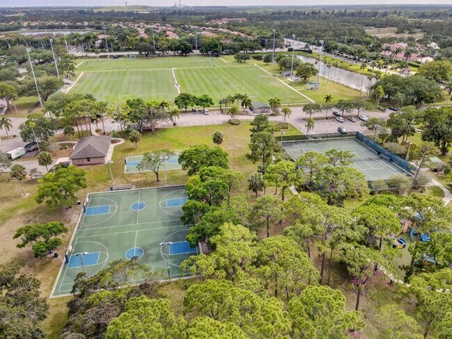 Building Photo - 6 Lexington Ln E