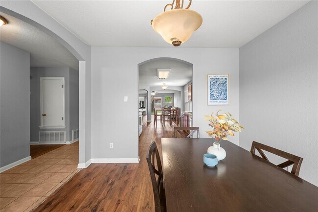 Building Photo - 3800 Hickox Dr