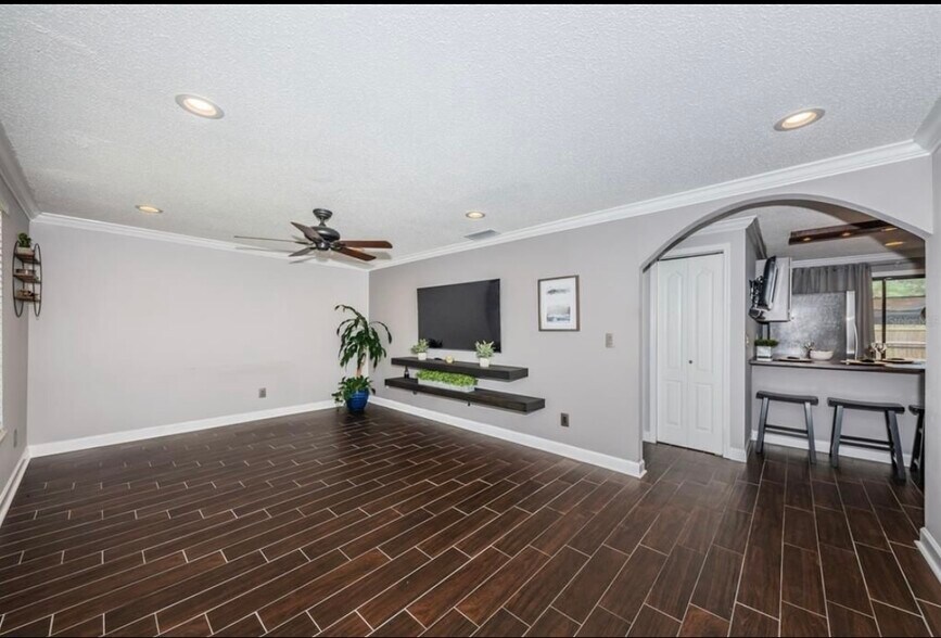 Living room - 9383 86th Ave