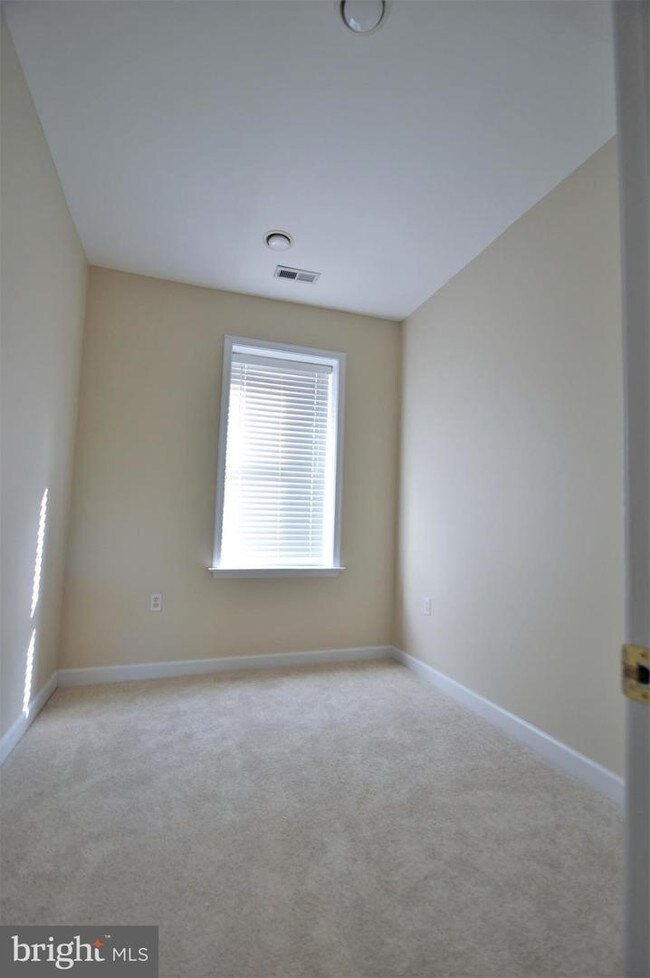 Building Photo - 720 K St NE