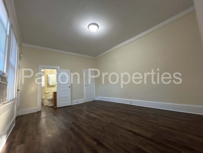 Building Photo - 2223-2225 Greene Street - Inside CoC - R11409-17-07