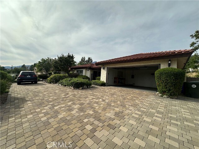 Building Photo - 9388 Valley View St