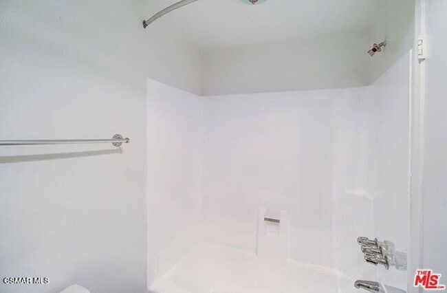 Building Photo - Welcome to this charming 1 bedroom+1 bathroom
