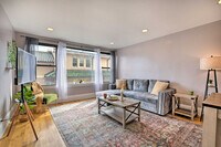 Building Photo - 7423 N Sheridan Rd