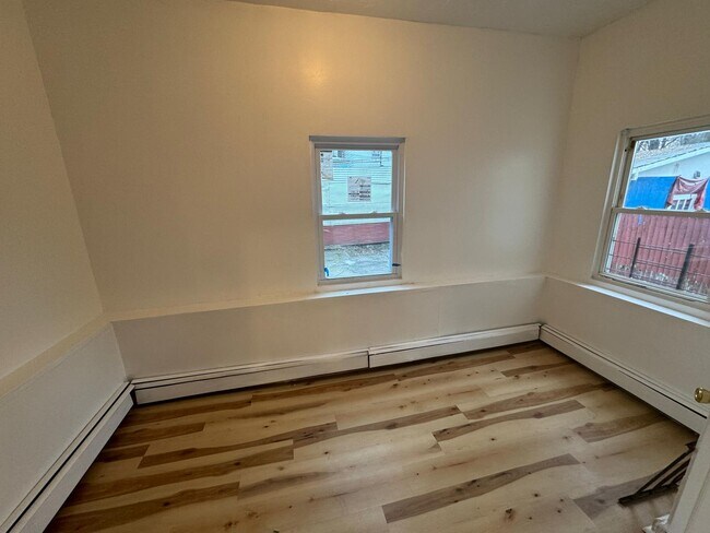 Building Photo - 150 S 13th Ave