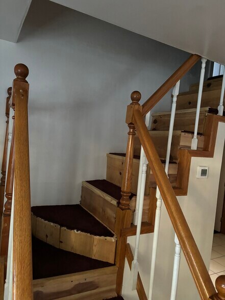 Stairs to third bedroom - 2585 Elwood Ave