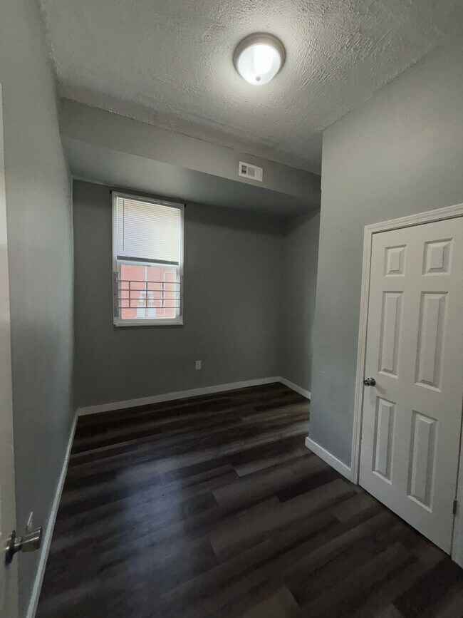 Building Photo - 2215 W Market St