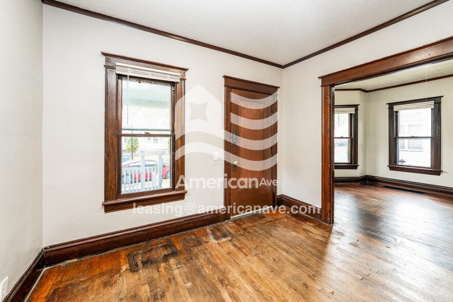 Building Photo - 40 Lux St