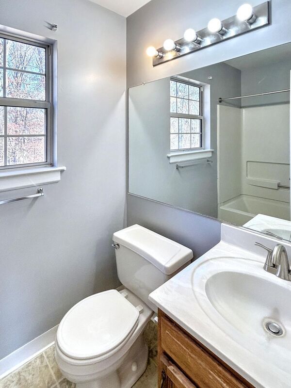 Building Photo - 6005 Almond Creek N Ln