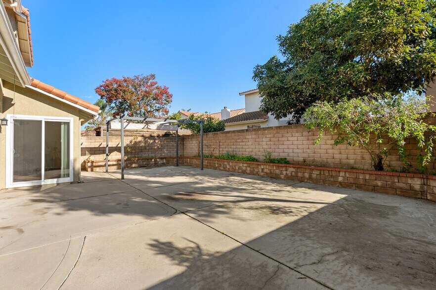 Building Photo - 1124 Grass Valley Way