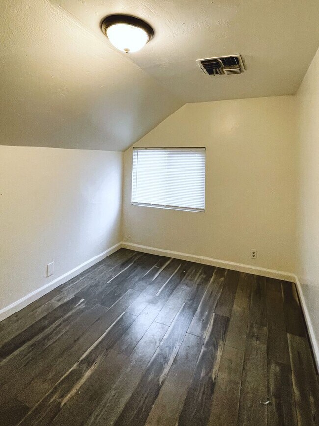 Building Photo - 201 Truxtun Ave