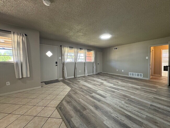 Building Photo - "Charming 3-Bedroom Gem with 2 Full Baths on 54th Street – Spacious 1,725 Sq Ft Haven in Lubbock!"