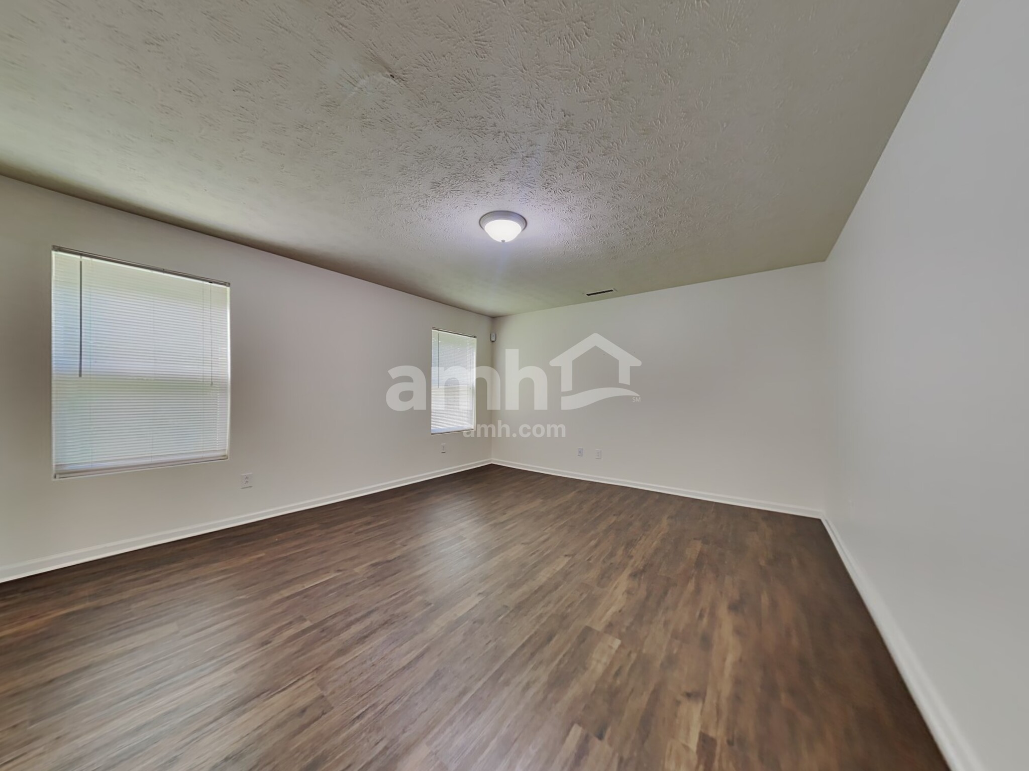Building Photo - 11424 Long Lake Dr