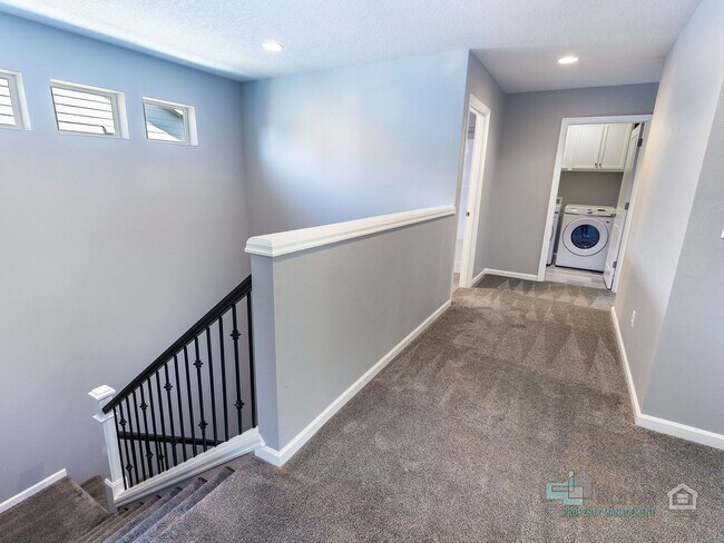 Building Photo - Spacious 4 Bedroom Home with Solar Power Near Cooper Mountain Nature Park