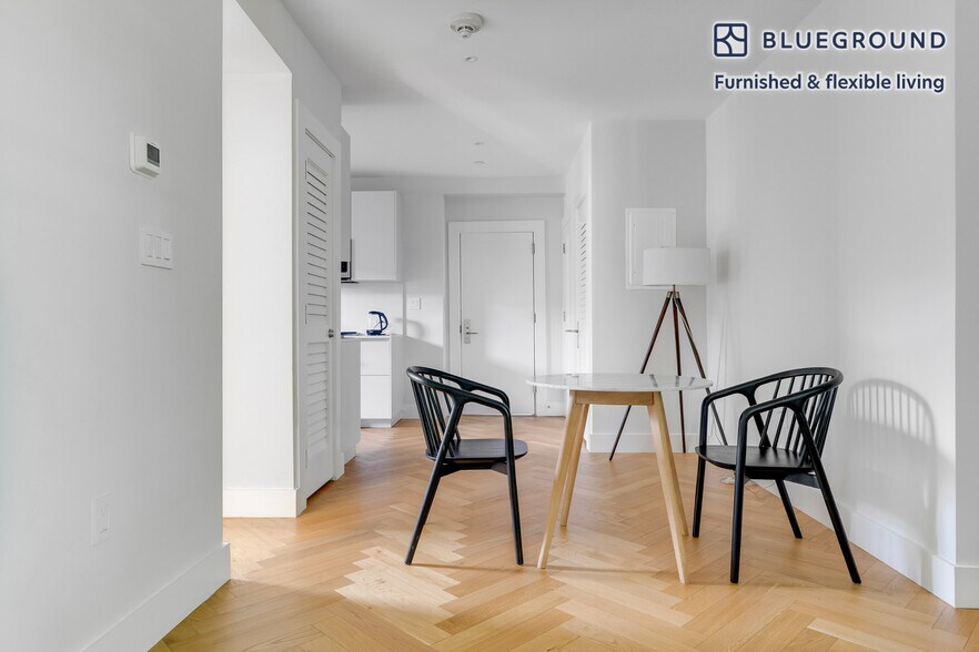 Building Photo - 19 Forest St