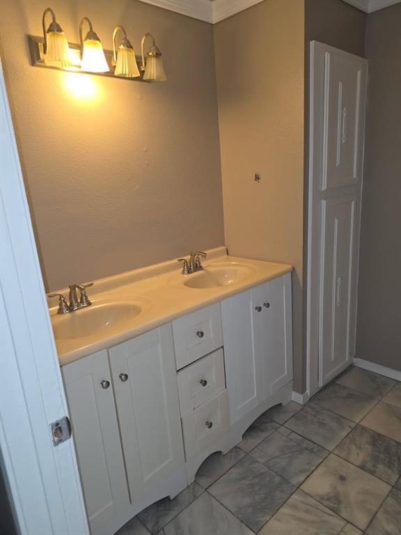Building Photo - 16611 Quail Dale Dr