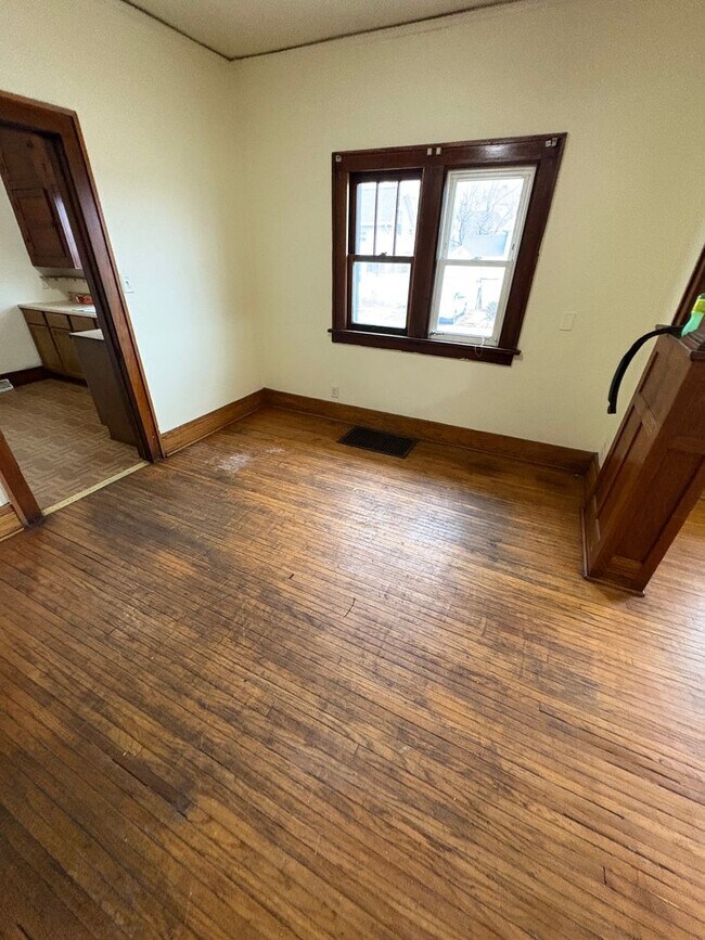 Building Photo - !HALF OFF FIRST MONTHS RENT! 3 Bedroom Single Family Home