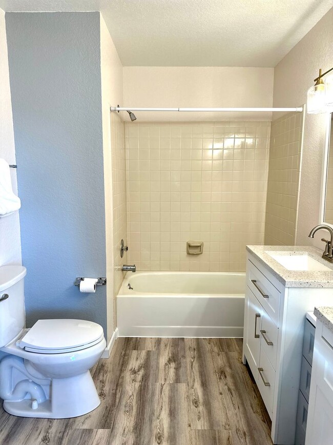 Building Photo - Newly Renovated Home 3 Bed 1 1/2 Bath 1-Car Garage on Century Place!