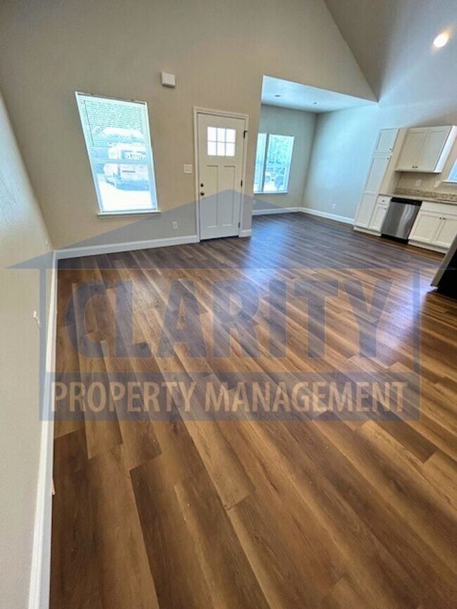 Building Photo - Single level, three bedroom home!