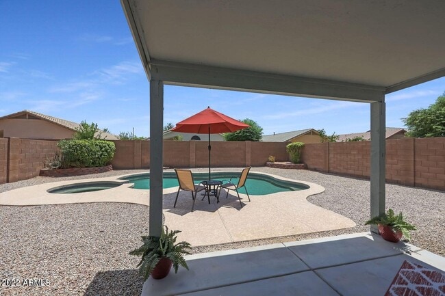 Building Photo - 15841 W Moreland St