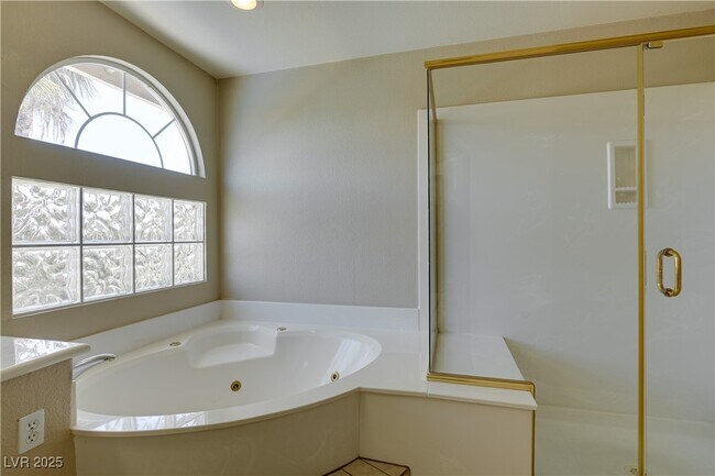 Building Photo - 10990 Fishers Island St