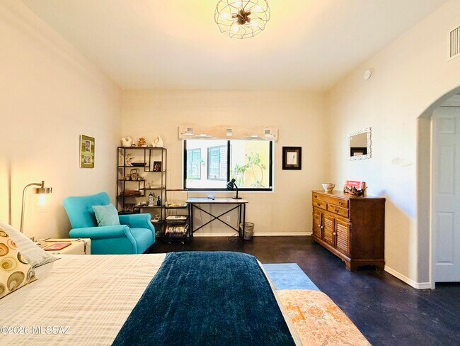 Building Photo - 272 E Southern Pines Dr