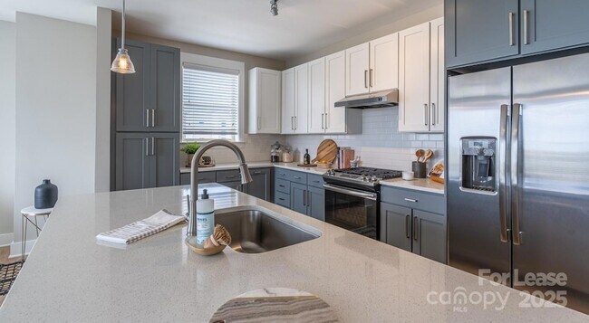 Building Photo - 6408 Providence Farm Ln