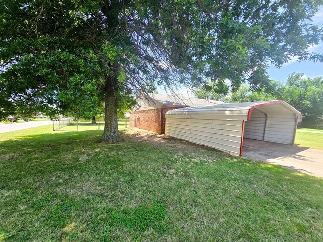 Building Photo - 3 Bed brick home in Tecumseh