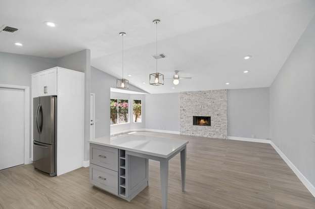 Building Photo - 54140 Avenida Mendoza