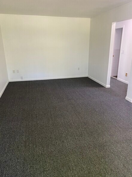 Living room - 105 Carriage Path S