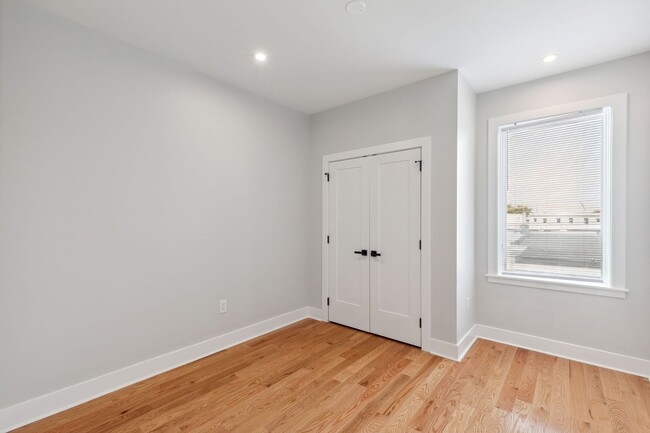 Building Photo - 2425 W Thompson St