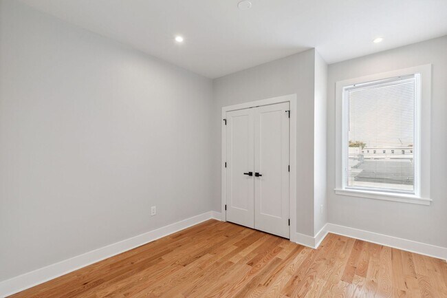 Building Photo - 2427 W Thompson St