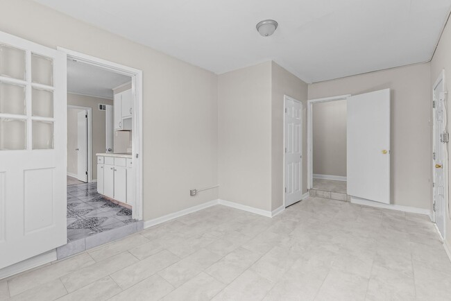 Building Photo - Stylish & Newly Renovated 4 Bedroom 2 Bath...