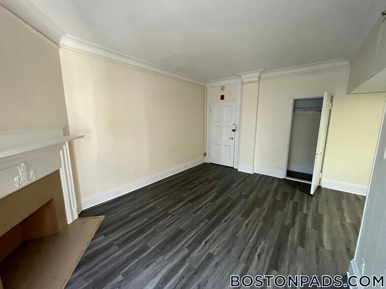 Building Photo - 62 Boylston St