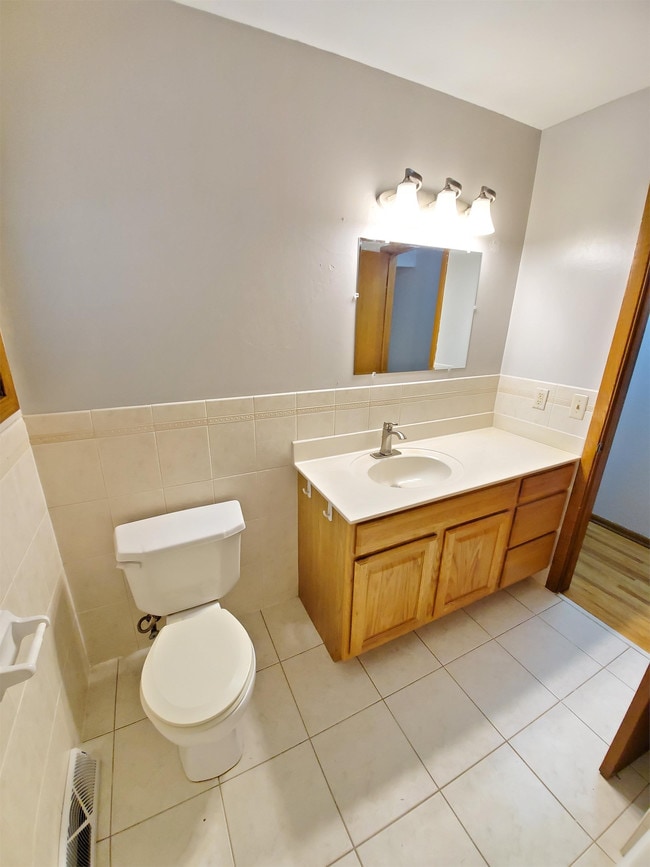 Building Photo - 2011 Edgewood Ct SW