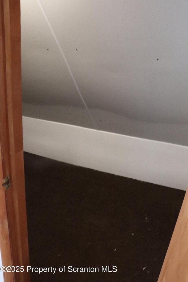 Building Photo - 112 1st St