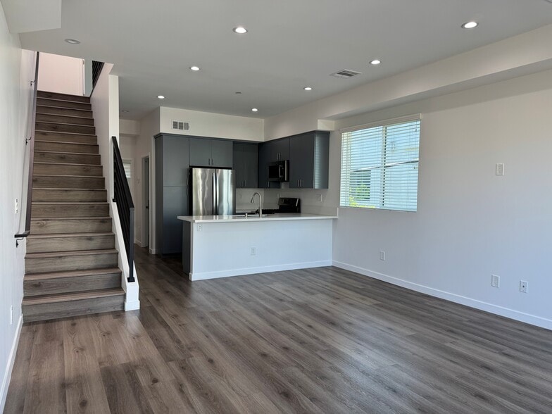 Building Photo - 4827 Cleon Ave