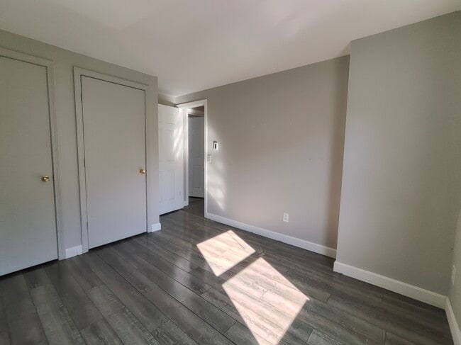 Building Photo - 172 Perry Ave