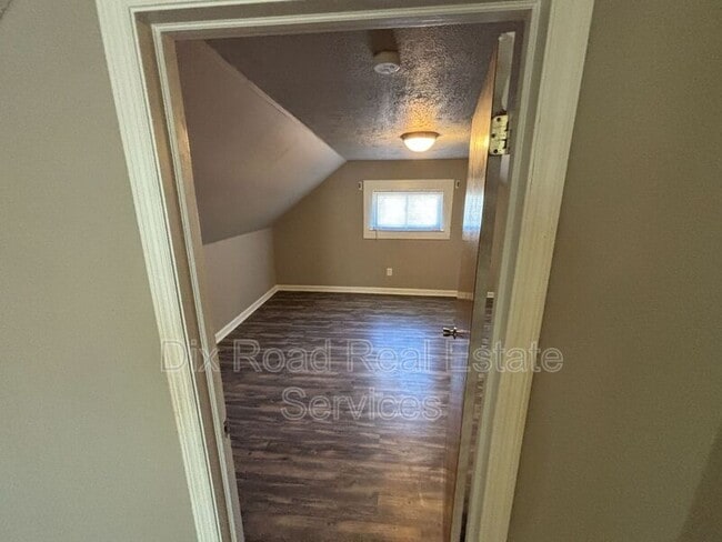 Building Photo - 4539 Mayhew Ave