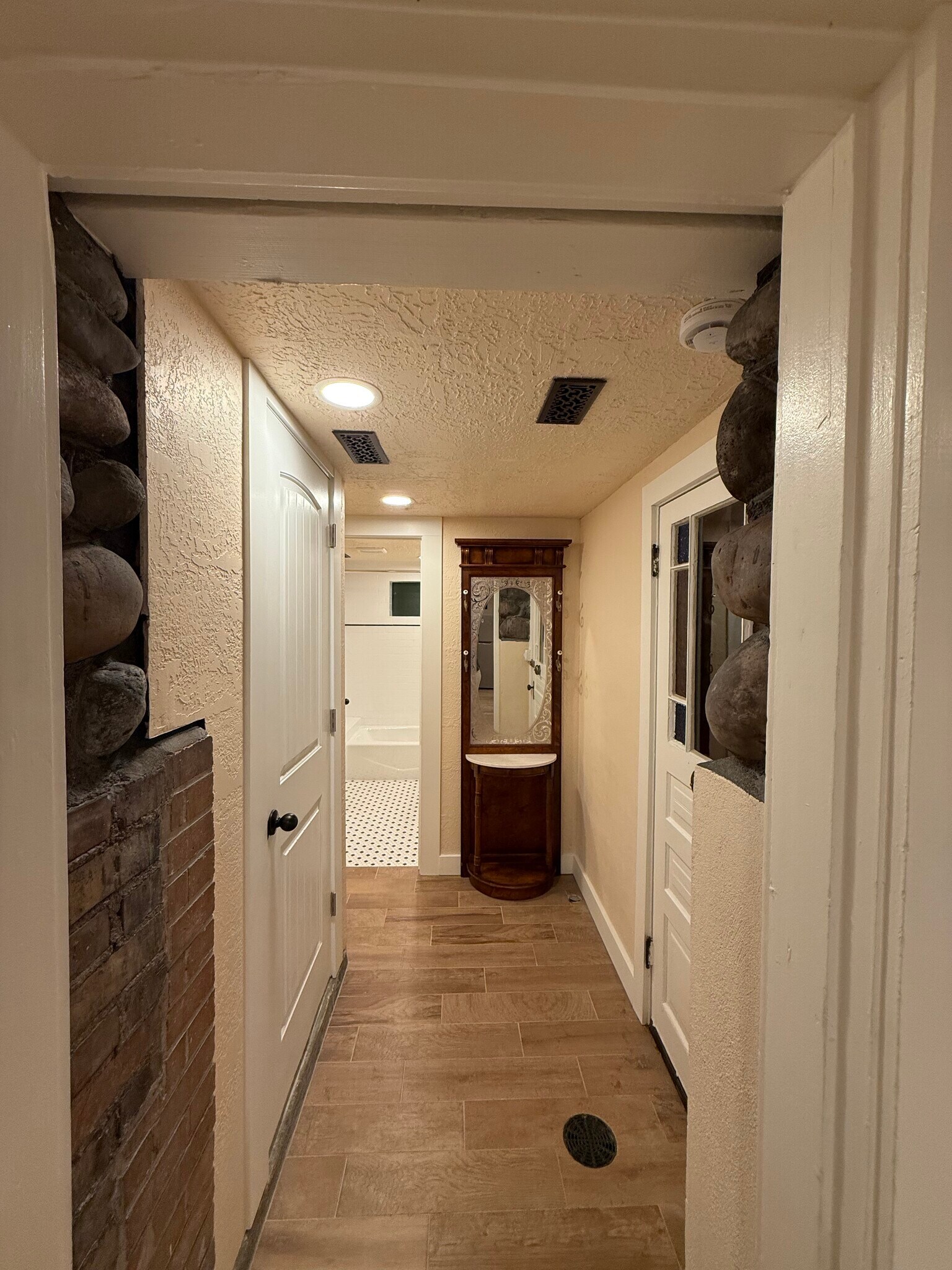 Building Photo - 452 S 800 E