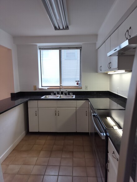 Building Photo - 332 Franklin St