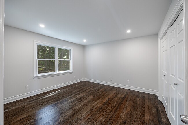 Building Photo - 516 Vincelette St