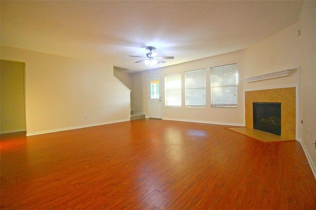 Building Photo - 16928 Scenic Knoll