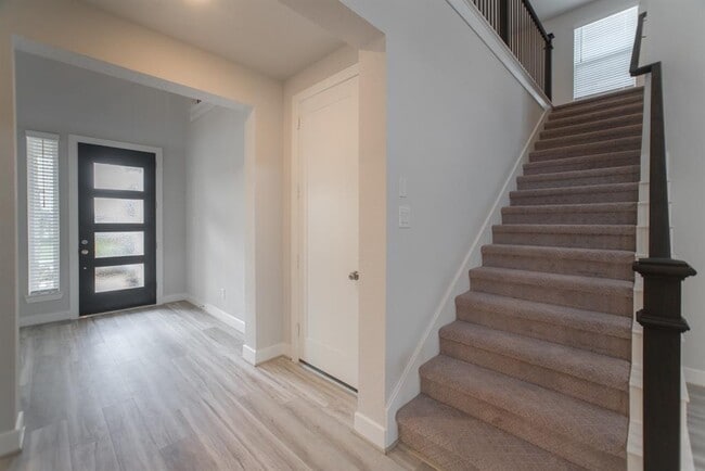 Building Photo - 155 Renodes Garden Ln