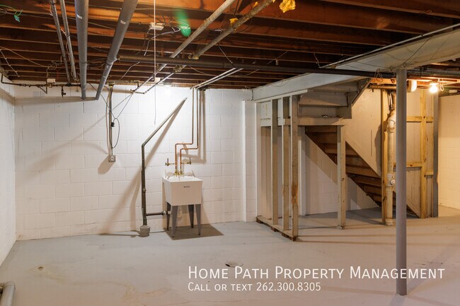 Building Photo - 3030 W Iona Terrace