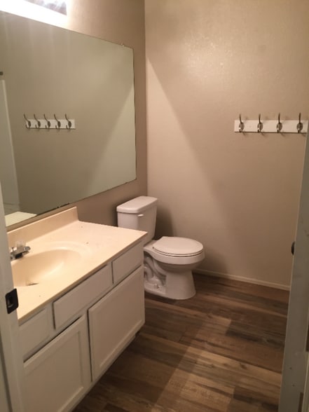 Building Photo - 190 S Hazelton Dr